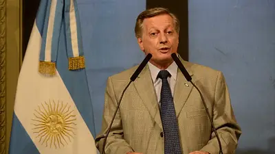 El Gobierno planea reducir "a la mitad" los subsidios a las tarifas El Gobierno planea reducir "a la mitad" los subsidios a las tarifas