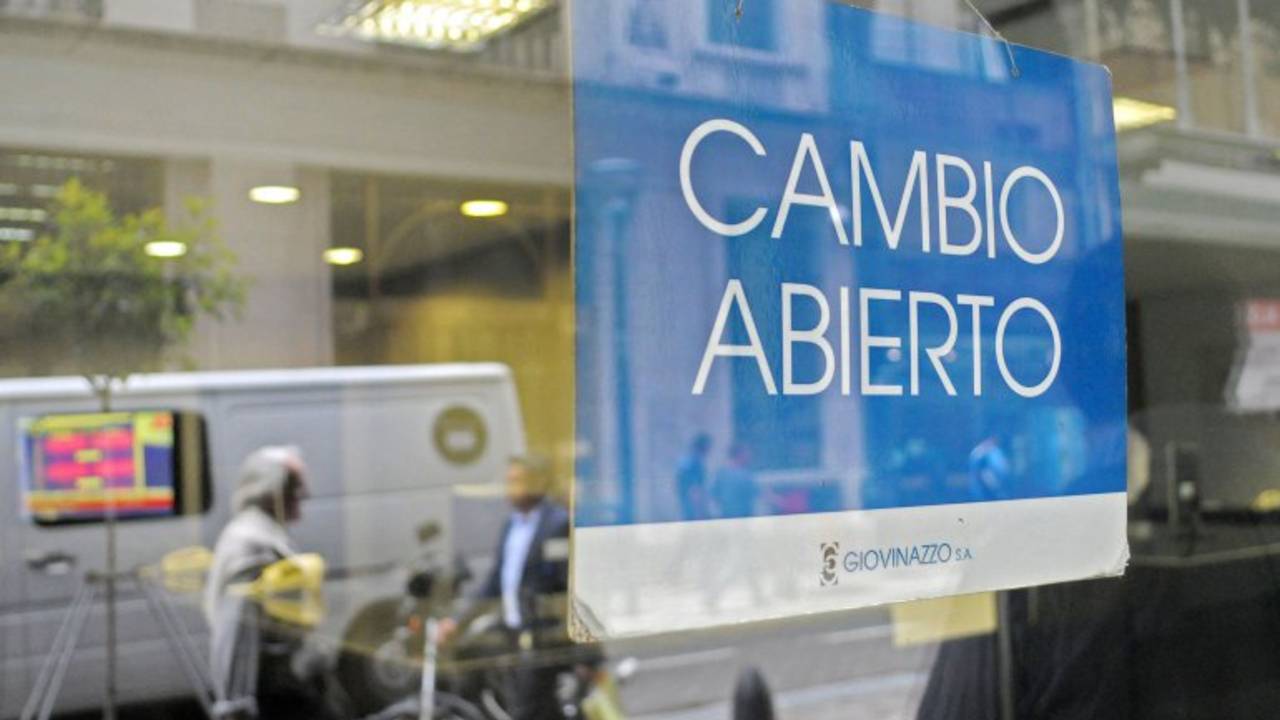 Fin del cepo: ¿qué pasará con el dólar en las vacaciones?