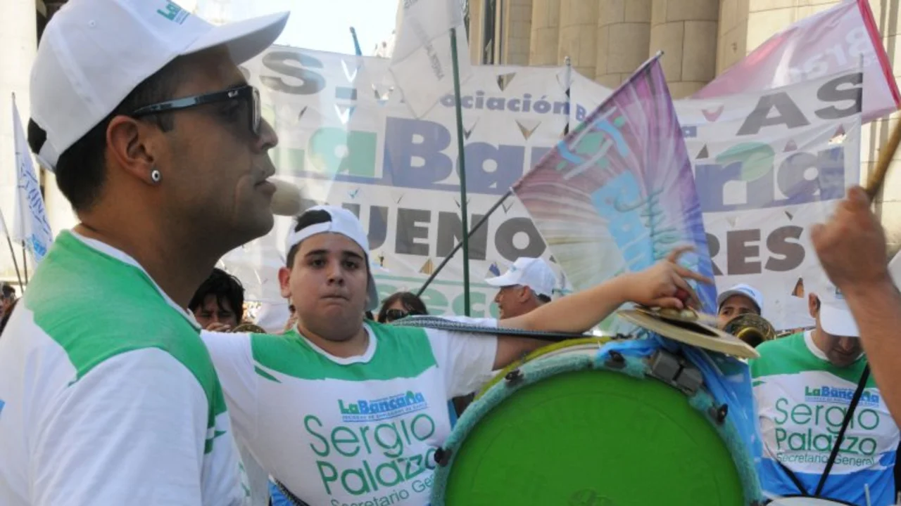 Bancarios piden un "bono de fin de año de entre 4.000 y 5.000 pesos"
