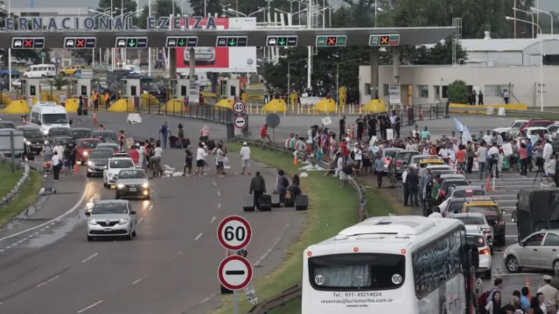Cómo es el plan de Macri para "terminar con los cortes totales de rutas y autopistas"