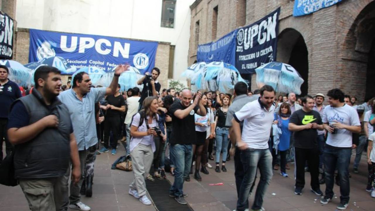 Más gremios salieron a cruzar al ministro de Modernización de Macri