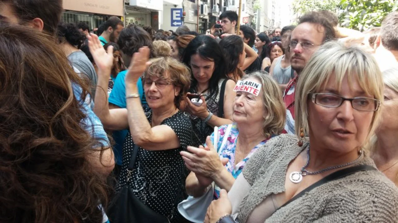 El Gobierno intervino la AFSCA, que vivió una jornada agitada entre policías y manifestaciones