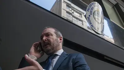 Imputaron a Sabbatella por "usurpación de la autoridad" y ordenan allanar la AFSCA Imputaron a Sabbatella por "usurpación de la autoridad" y ordenan allanar la AFSCA