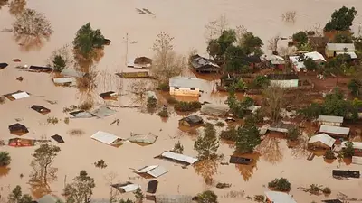 Inundaciones: el agua no baja y hay más de 20 mil evacuados Inundaciones: el agua no baja y hay más de 20 mil evacuados
