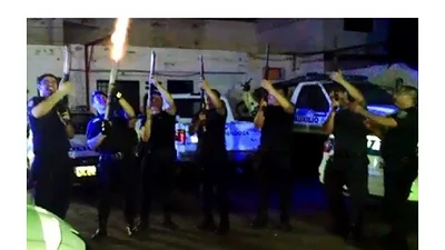 Video: la policía de Mendoza que "festeja" Navidad a los tiros Video: la policía de Mendoza que "festeja" Navidad a los tiros