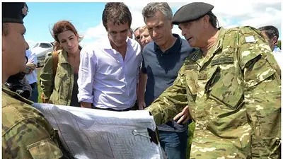 Inundaciones en Corrientes: Macri recorrió las zonas afectadas y prometió obras Inundaciones en Corrientes: Macri recorrió las zonas afectadas y prometió obras