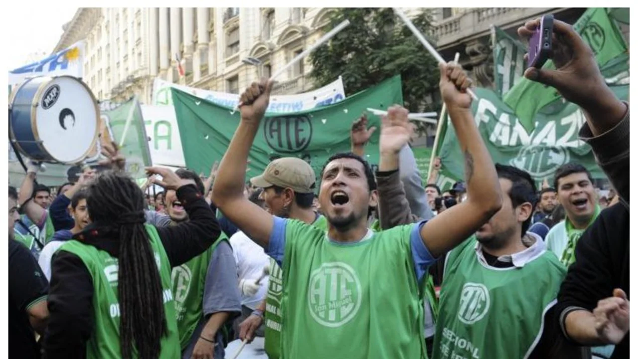 ATE lleva adelante el paro y movilización para perdir bono de fin de año