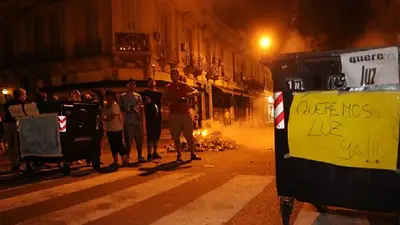 Cortes de luz: calor y apagones en varios barrios porteños Cortes de luz: calor y apagones en varios barrios porteños