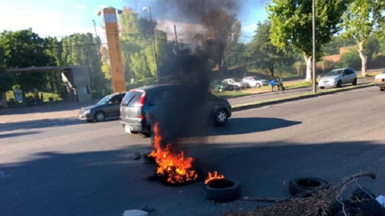 Denuncian vaciamiento de Acindar: 400 suspensiones y decenas de despidos