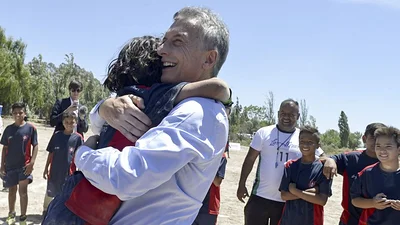 A un año de asumir, cayó 20 puntos la imagen de Mauricio Macri en los sondeos A un año de asumir, cayó 20 puntos la imagen de Mauricio Macri en los sondeos