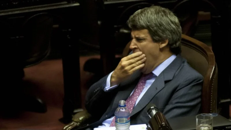 Según Prat Gay, la oposición hace "demagogia fiscal" con Ganancias