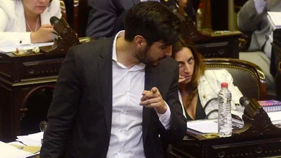 El massismo dice que es un "grave error" si el Gobierno veta la reforma de Ganancias El massismo dice que es un "grave error" si el Gobierno veta la reforma de Ganancias