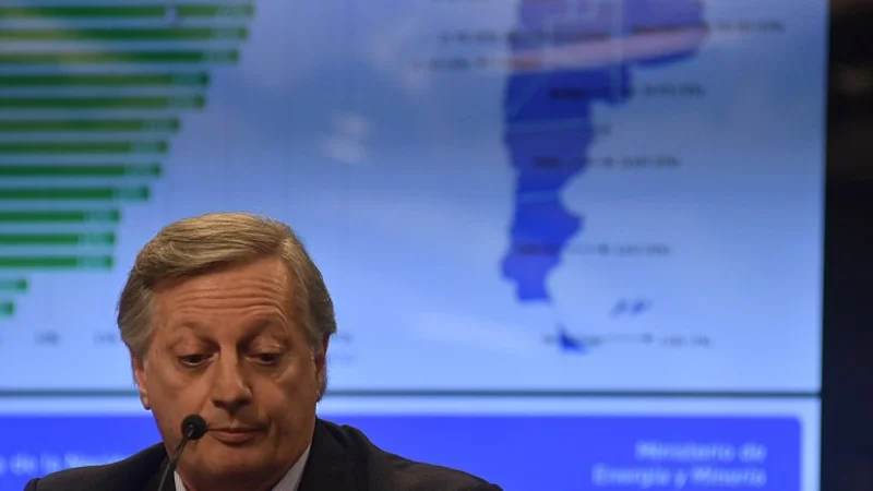 El 2017 llegará con aumentos "graduales" en las naftas