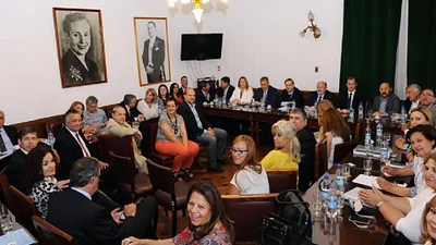 Senadores del PJ se reúnen para debatir el proyecto que modifica Ganancias Senadores del PJ se reúnen para debatir el proyecto que modifica Ganancias