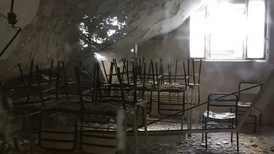 Se derrumbó el techo y una pared de una escuela de la Ciudad Se derrumbó el techo y una pared de una escuela de la Ciudad