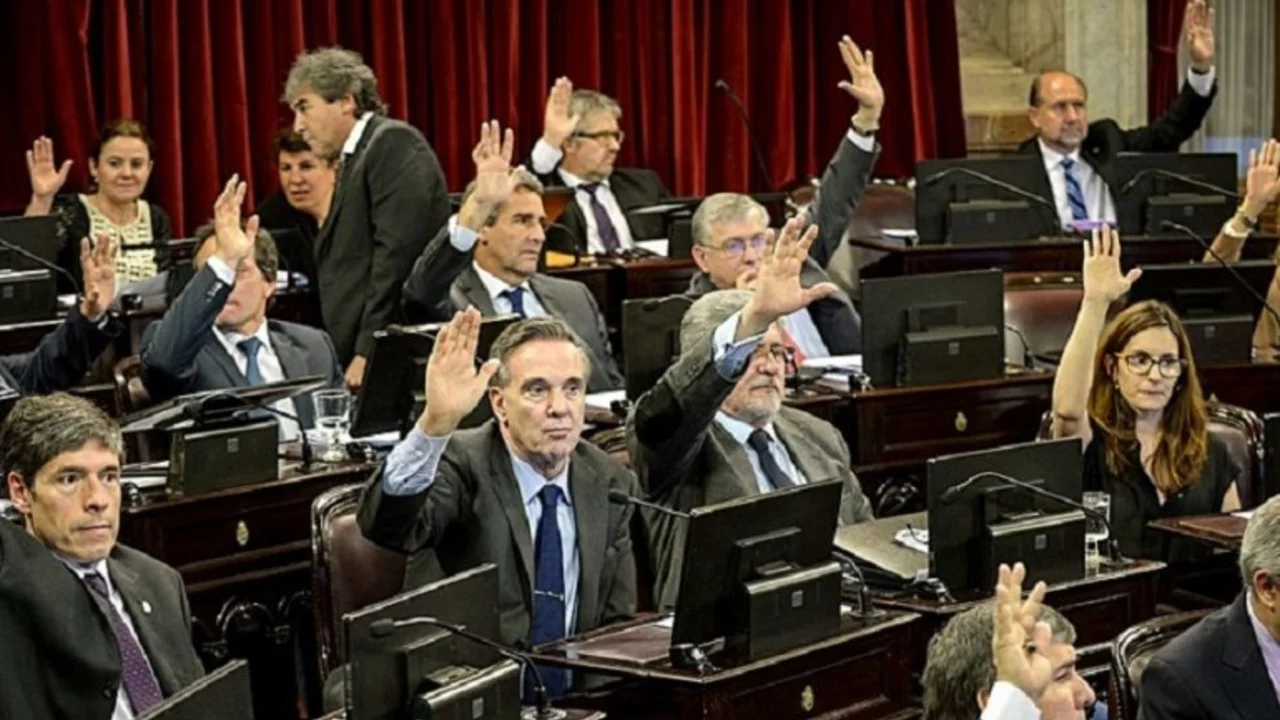 El Senado continúa con el debate de Ganancias a la espera de un guiño de Macri