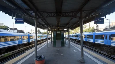 Lunes caótico: sin subtes, trenes, colectivos ni aviones por el paro de transporte Lunes caótico: sin subtes, trenes, colectivos ni aviones por el paro de transporte