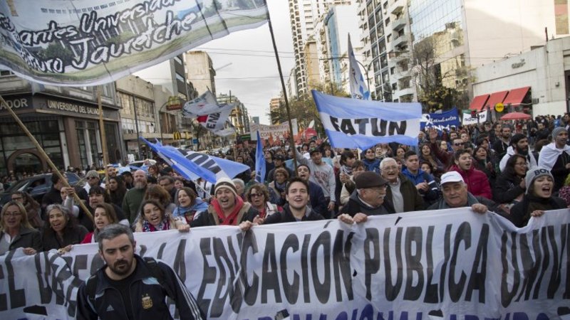 El rector de Quilmes salió al cruce del xenófobo pedido de informes de Cambiemos