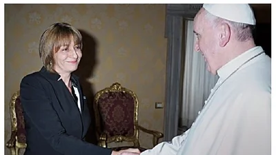 Gesto papal: mientras el Gobierno quiere desplazarla, Francisco recibió a Gils Carbó Gesto papal: mientras el Gobierno quiere desplazarla, Francisco recibió a Gils Carbó