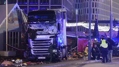 Berlín: un ataque terrorista dejó nueve muertos y 50 heridos Berlín: un ataque terrorista dejó nueve muertos y 50 heridos