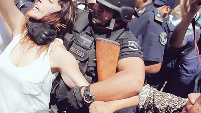 Un ministro de Morales justificó la represión: "Mayra Mendoza estaba histérica y no tenía cartel de diputada" Un ministro de Morales justificó la represión: "Mayra Mendoza estaba histérica y no tenía cartel de diputada"