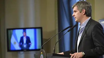 Peña confirmó que Macri le pidió la renuncia a Prat Gay por "discusiones" Peña confirmó que Macri le pidió la renuncia a Prat Gay por "discusiones"
