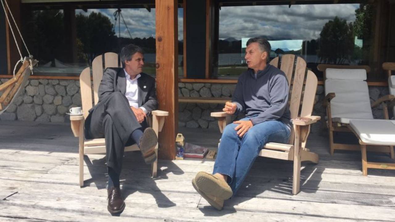 Macri le ofreció a Prat Gay cambiar Hacienda por una embajada