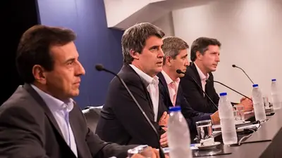 Luego de que Macri despidió a Prat Gay, el vicejefe de Gabinete lo destrozó Luego de que Macri despidió a Prat Gay, el vicejefe de Gabinete lo destrozó