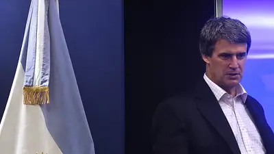 El exabrupto de Prat Gay tras su ida del Gobierno: "Con estos pelotudos no podía hacer más nada" El exabrupto de Prat Gay tras su ida del Gobierno: "Con estos pelotudos no podía hacer más nada"