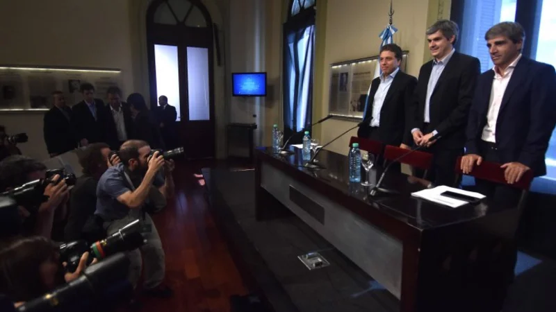 El Gobierno salió a explicar por qué no hay "lluvia de inversiones"