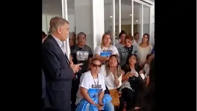 VIDEO | Familiares del ARA San Juan increparon a Aguad y lo dejaron sin respuesta VIDEO | Familiares del ARA San Juan increparon a Aguad y lo dejaron sin respuesta