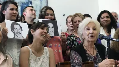 Abuelas presentó a la nieta 126: "A nuestros nietos, acá solo les esperaba el amoroso abrigo de la verdad" Abuelas presentó a la nieta 126: "A nuestros nietos, acá solo les esperaba el amoroso abrigo de la verdad"