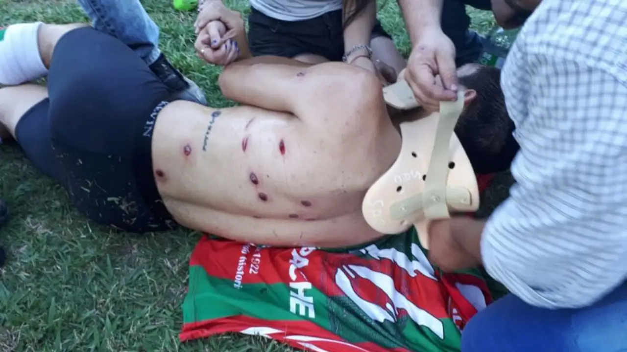 La Policía reprimió a jugadores e hinchas durante un partido