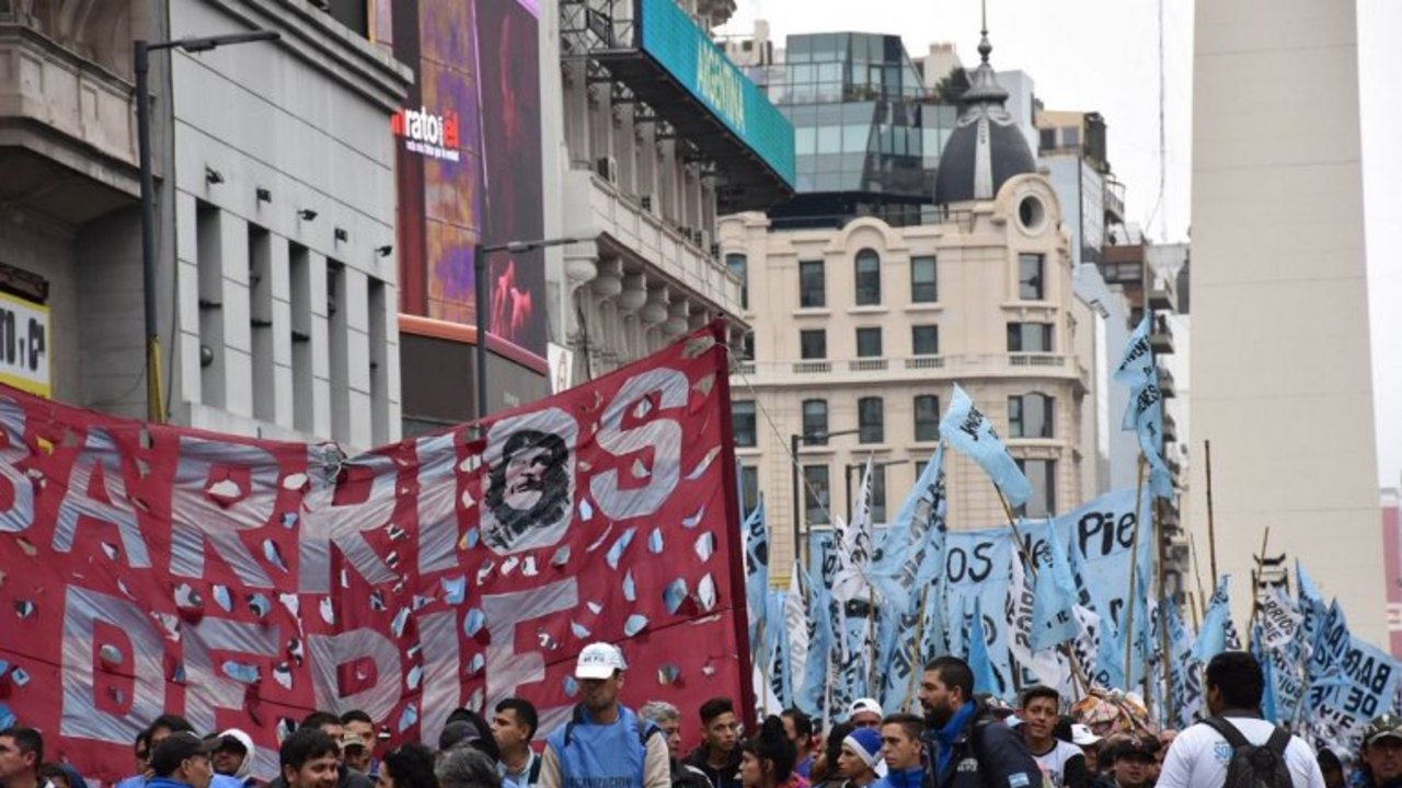 Distintas organizaciones sociales marchan contra las reformas del Gobierno