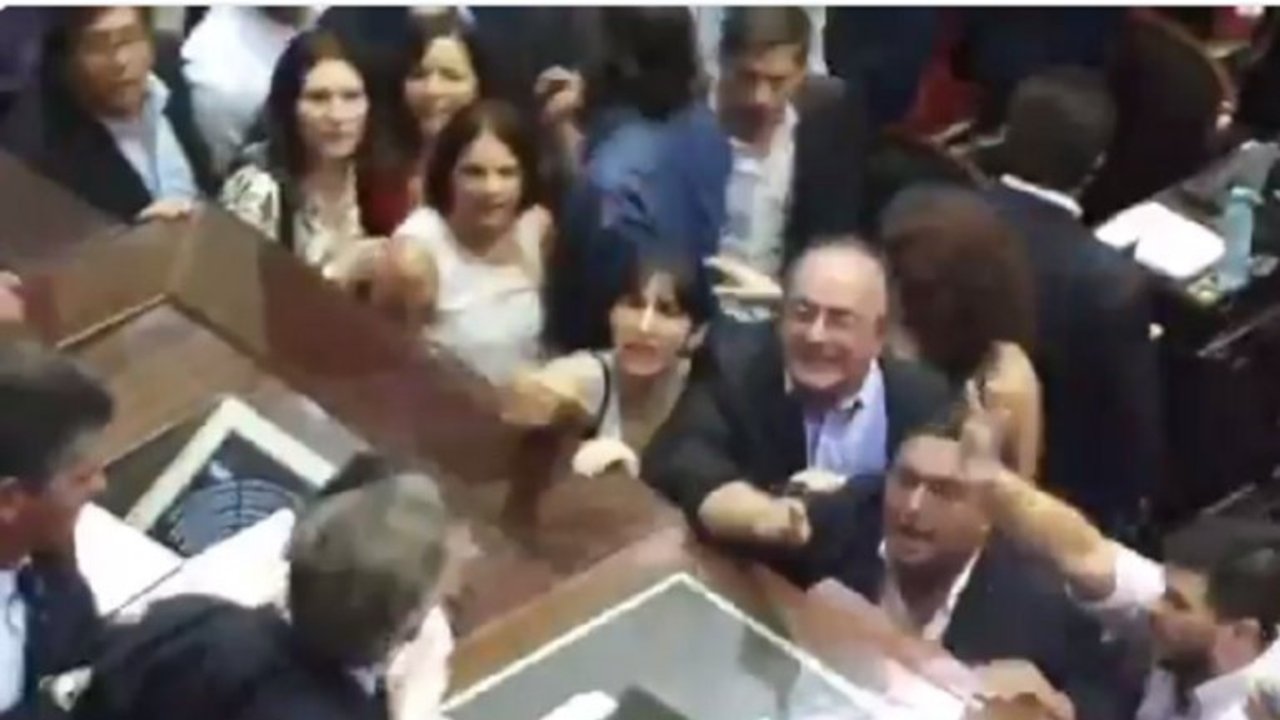 El video del escándalo: Monzó casi se va a las manos con Moreau