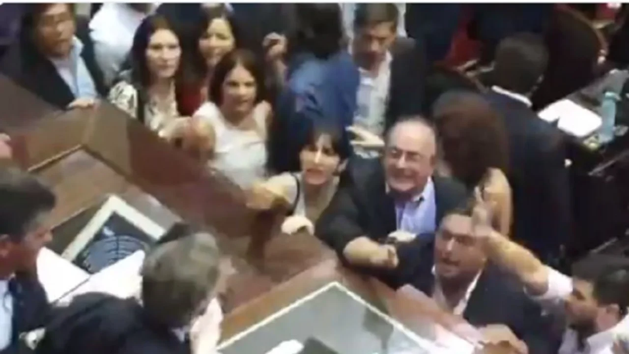 El video del escándalo: Monzó casi se va a las manos con Moreau