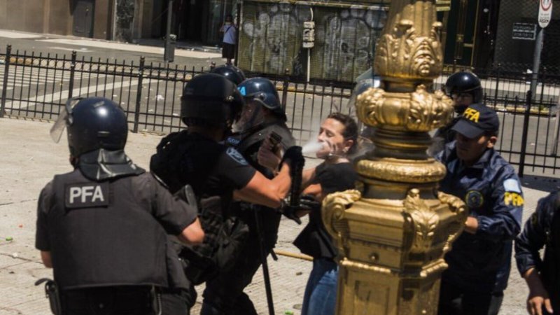 La diputada herida le respondió Amadeo por burlarse de la represión que sufrió