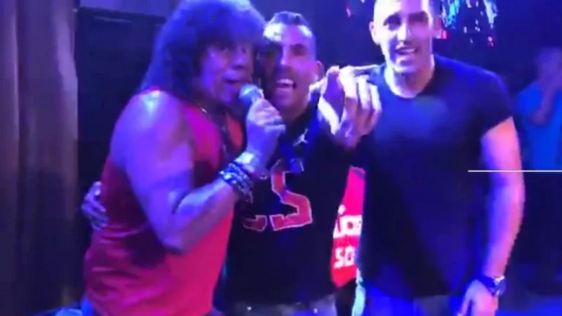 La Mona Jiménez juntó a ¿la próxima delantera de Boca?