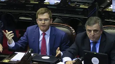 Por qué el bono está lejos de compensar el ajuste a jubilados y Asignación Universal Por qué el bono está lejos de compensar el ajuste a jubilados y Asignación Universal