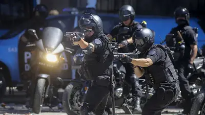 Comenzó la represión en el Congreso, luego de que hombres encapuchados generaran disturbios Comenzó la represión en el Congreso, luego de que hombres encapuchados generaran disturbios