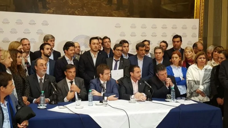Los agresivos de Fernando Iglesias desde la sesión