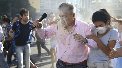 Feroz agresión contra el cronista de TN Julio Bazán Feroz agresión contra el cronista de TN Julio Bazán