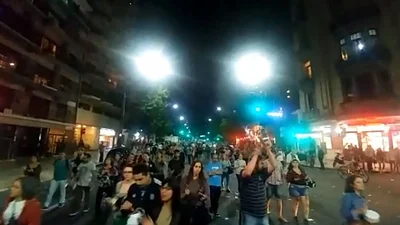 Los cacerolazos llegaron a la Plaza de Mayo Los cacerolazos llegaron a la Plaza de Mayo
