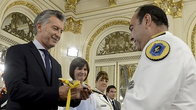 El gesto provocador de Macri con la Policía de la Ciudad El gesto provocador de Macri con la Policía de la Ciudad
