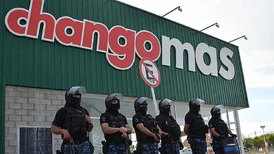 Intento de saqueo en un supermercado de Trelew: hay siete detenidos Intento de saqueo en un supermercado de Trelew: hay siete detenidos