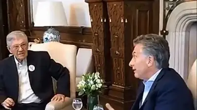 Increíble: Macri quiso explicarle la nueva fórmula a un jubilado pero se complicó feo Increíble: Macri quiso explicarle la nueva fórmula a un jubilado pero se complicó feo