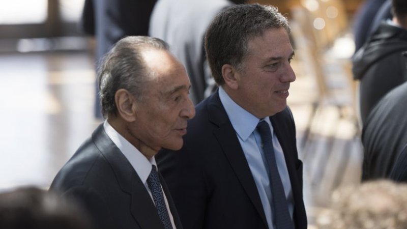 Regalo de Navidad: el gobierno de Macri le dio a Clarín la fusión con Telecom