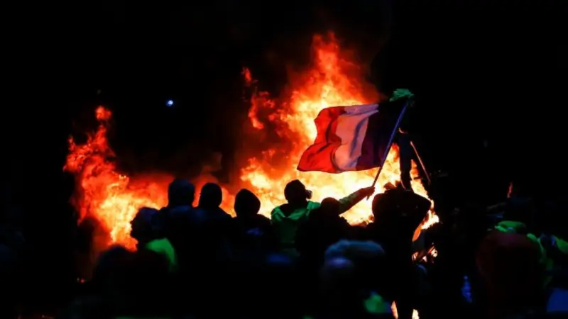 Francia y sus revueltas: los pobres tomaron las calles de Francia para quejarse