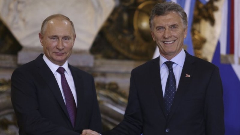Macri hizo un chiste sobre un funcionario para hacer reír a Putin y no funcionó