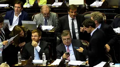 Diputados aprobó la ley que favorece al Grupo Clarín y afecta la libertad de expresión Diputados aprobó la ley que favorece al Grupo Clarín y afecta la libertad de expresión
